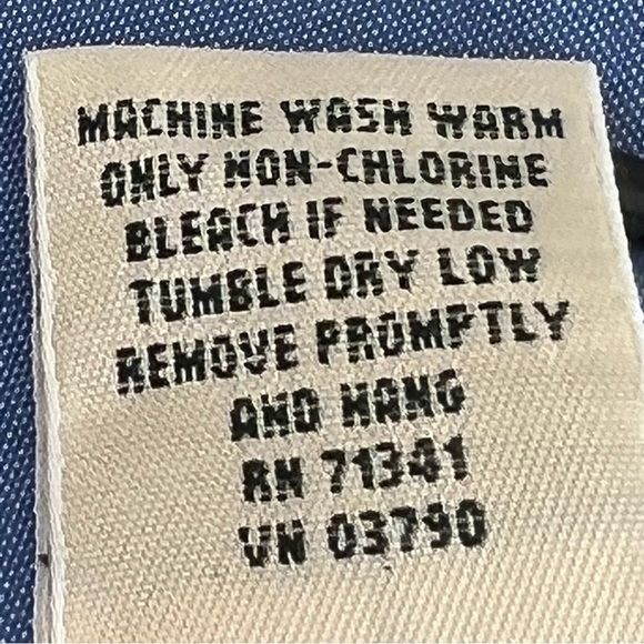 NEW WITH TAGS L.L.BEAN WRINKLE RESISTANT LONG SLEEVE BUTTON DOWN - Picture 9 of 10